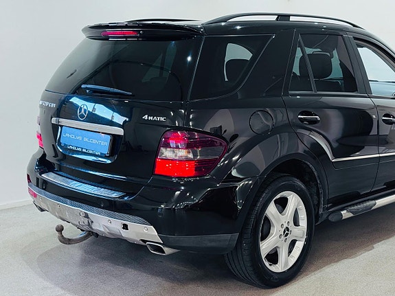 Mercedes-Benz ML320 17 of 18