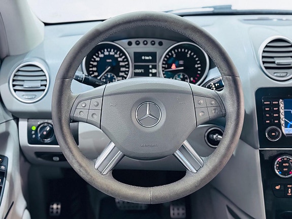 Mercedes-Benz ML320 15 of 18