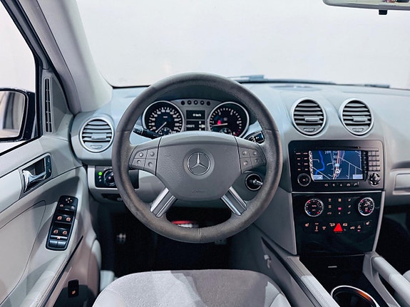 Mercedes-Benz ML320 16 of 18
