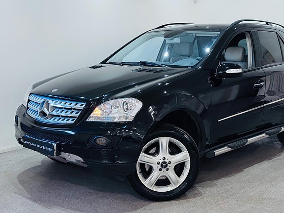 Mercedes-Benz ML320 2 of 18