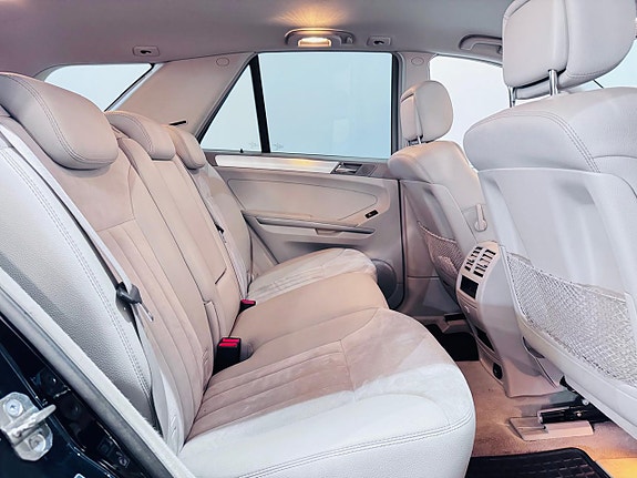 Mercedes-Benz ML320 7 of 18