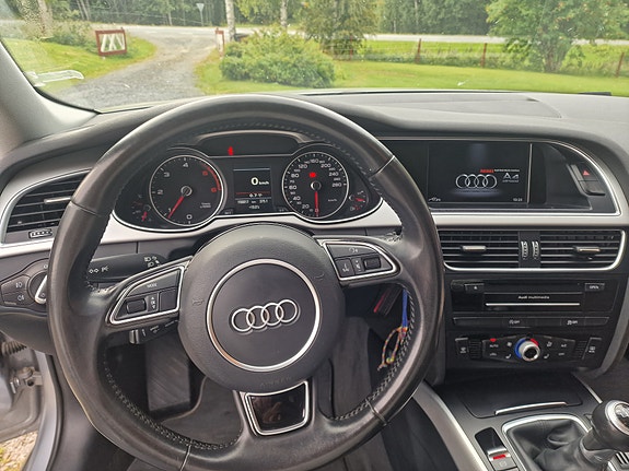 Audi A4 allroad 2 of 5