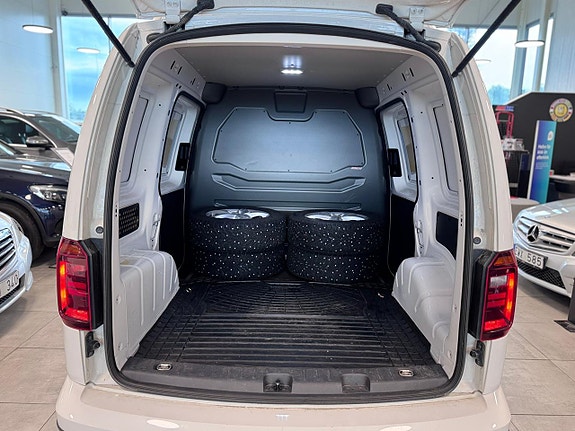 Volkswagen Caddy Alltrack 7 of 15