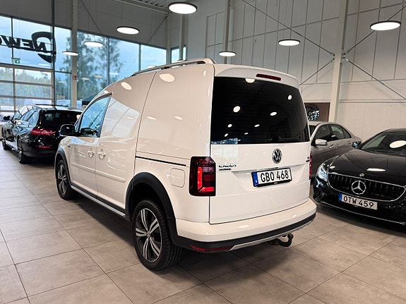 Volkswagen Caddy Alltrack 4 of 15