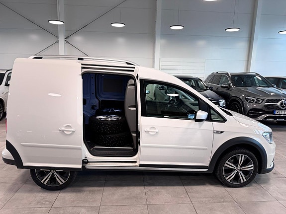 Volkswagen Caddy Alltrack 8 of 15