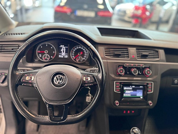 Volkswagen Caddy Alltrack 13 of 15