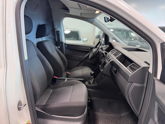 Volkswagen Caddy Alltrack 9 of 15