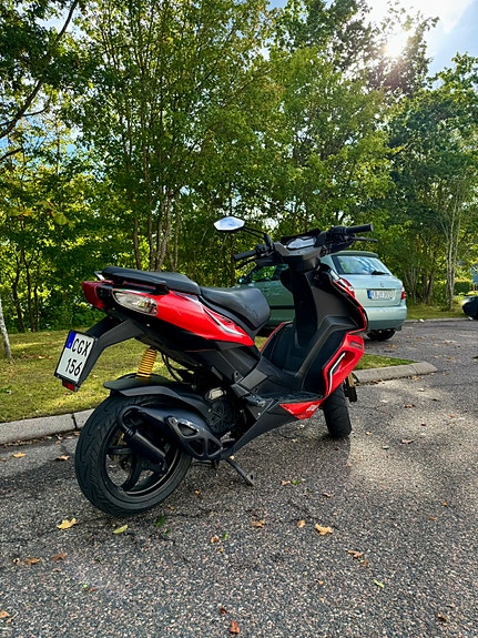 Aprilia SR50R 3 of 6