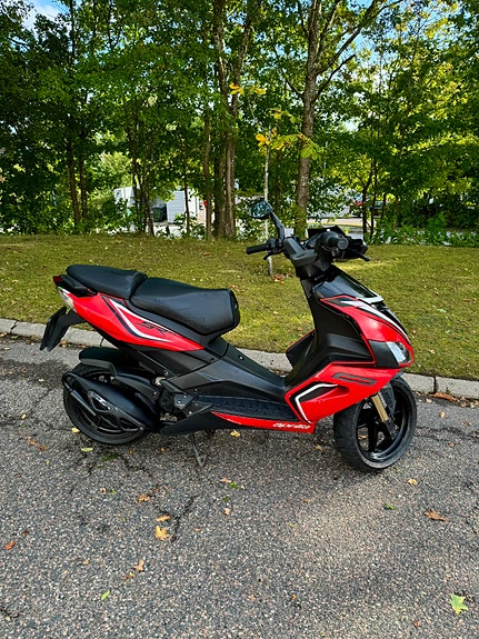Aprilia SR50R 2 of 6