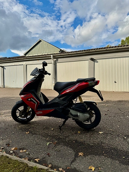 Aprilia SR50R 4 of 6
