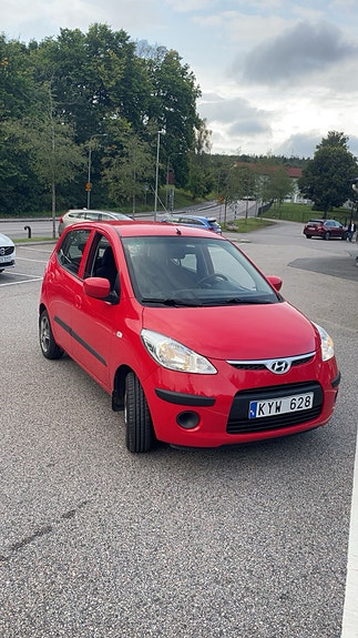 Hyundai i10 2 of 5
