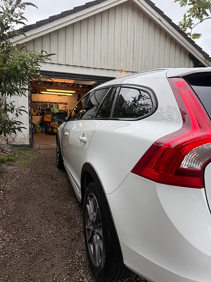 Volvo V60 Cross Country 6 of 19