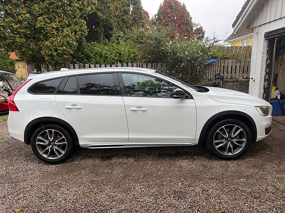 Volvo V60 Cross Country 7 of 19