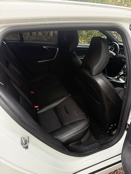 Volvo V60 Cross Country 16 of 19