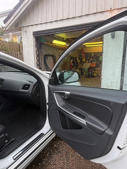 Volvo V60 Cross Country 17 of 19