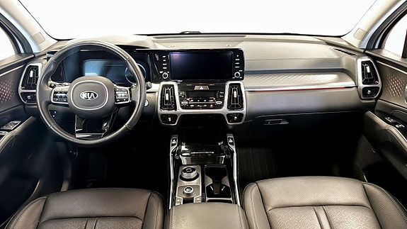 Kia Sorento 4 of 12