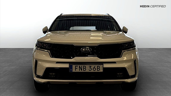 Kia Sorento 8 of 12