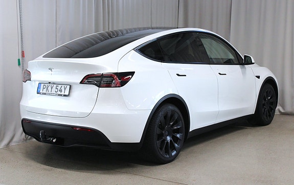 Tesla Model Y 2 of 27