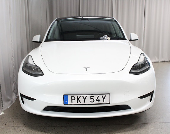 Tesla Model Y 7 of 27
