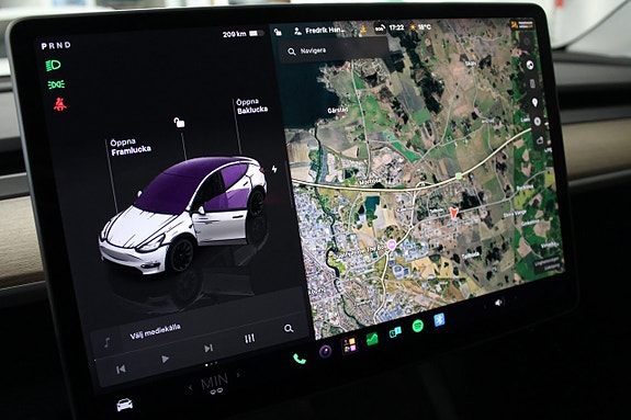 Tesla Model Y 23 of 27