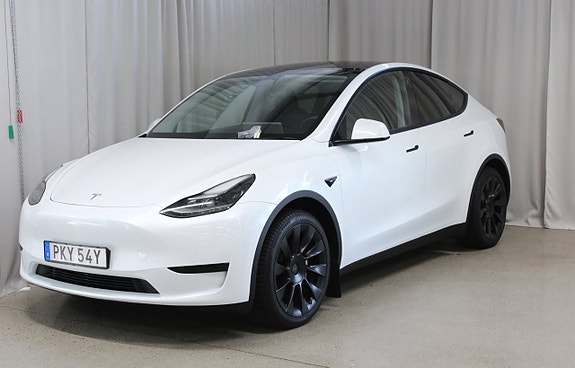 Tesla Model Y 11 of 27
