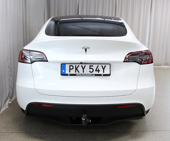 Tesla Model Y 4 of 27