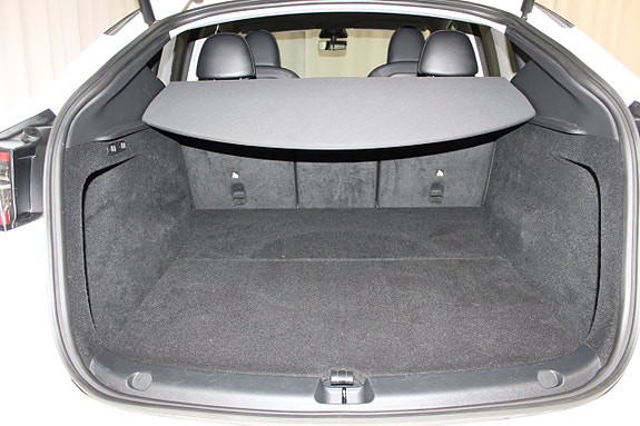 Tesla Model Y 20 of 27