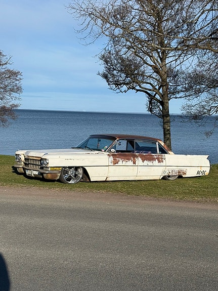 Cadillac Sedan DeVille 3 of 9