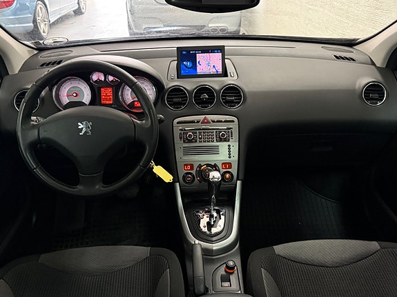 Peugeot 308 13 of 16