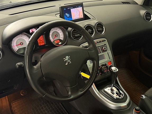 Peugeot 308 8 of 16