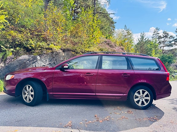 Volvo V70 3 of 7