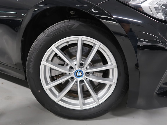BMW 330e 12 of 30