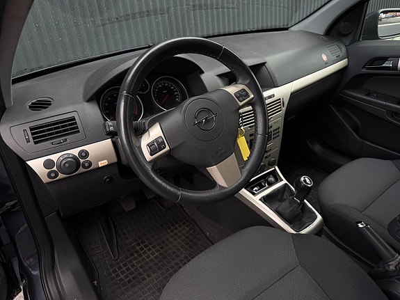 Opel Astra 8 of 11
