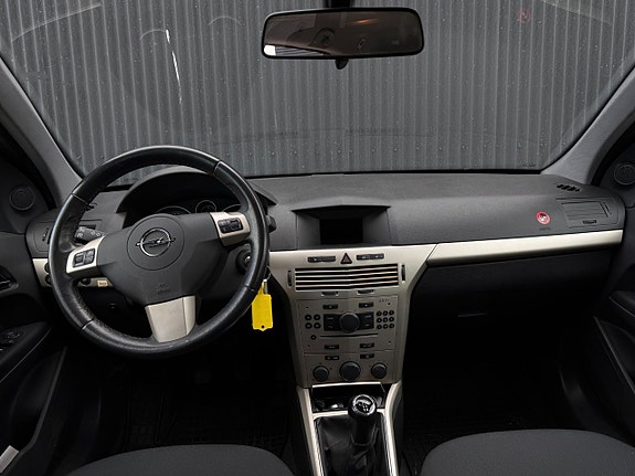 Opel Astra 9 of 11