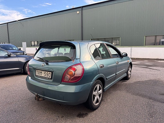 Nissan Almera 4 of 9