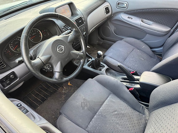 Nissan Almera 7 of 9