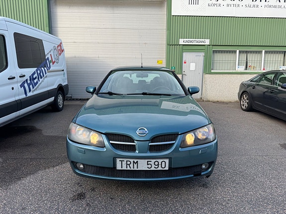 Nissan Almera 2 of 9