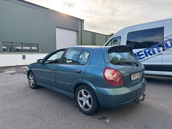 Nissan Almera 6 of 9
