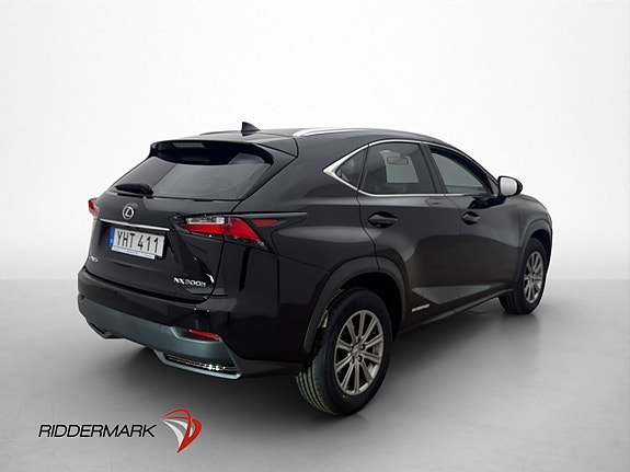 Lexus NX300h 8 of 30