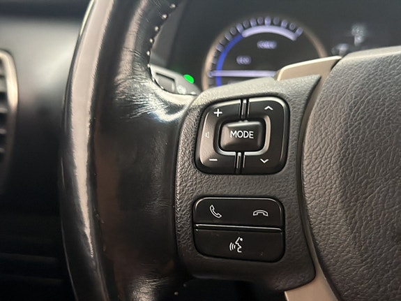 Lexus NX300h 17 of 30