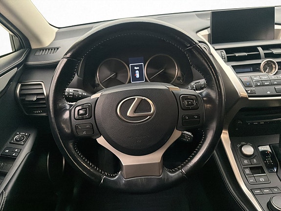 Lexus NX300h 13 of 30