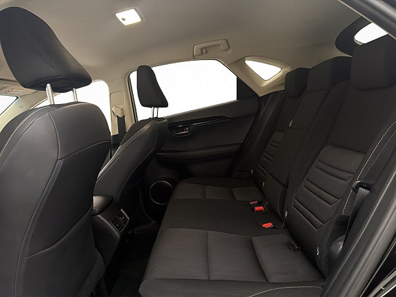 Lexus NX300h 16 of 30