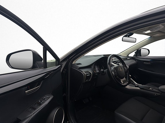 Lexus NX300h 10 of 30