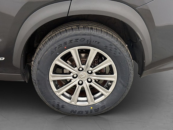 Lexus NX300h 29 of 30