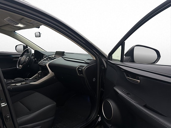 Lexus NX300h 15 of 30