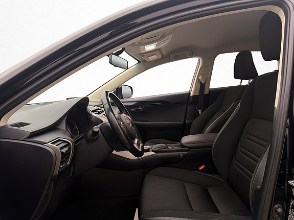 Lexus NX300h 11 of 30