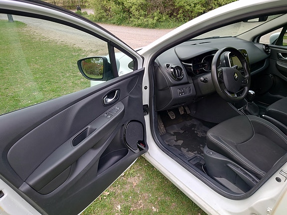 Renault Clio 11 of 14