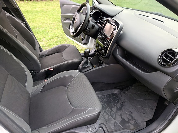 Renault Clio 9 of 14