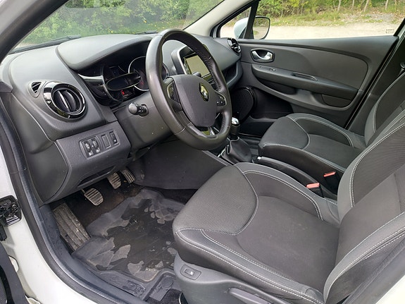 Renault Clio 12 of 14