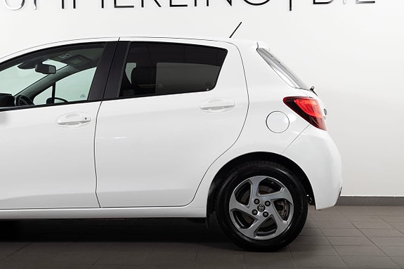 Toyota Yaris 5 of 20
